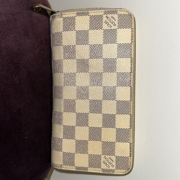 Louis Vuitton LV Damier Azur Zippy Wallet - Picture 16 of 16